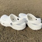 how to clean white crocs