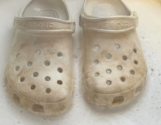 white crocs can stain